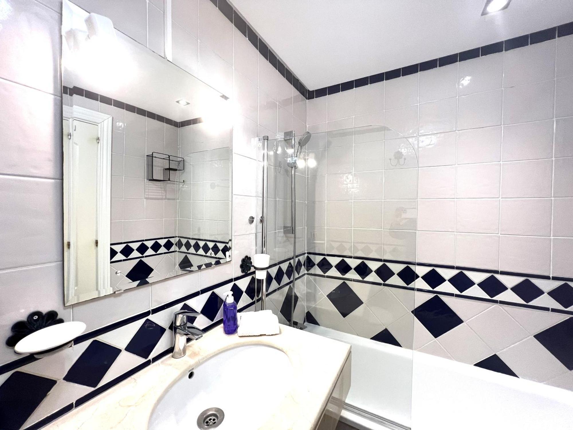 Stylish Townhouse In Beachfront Complex Marbella Buitenkant foto