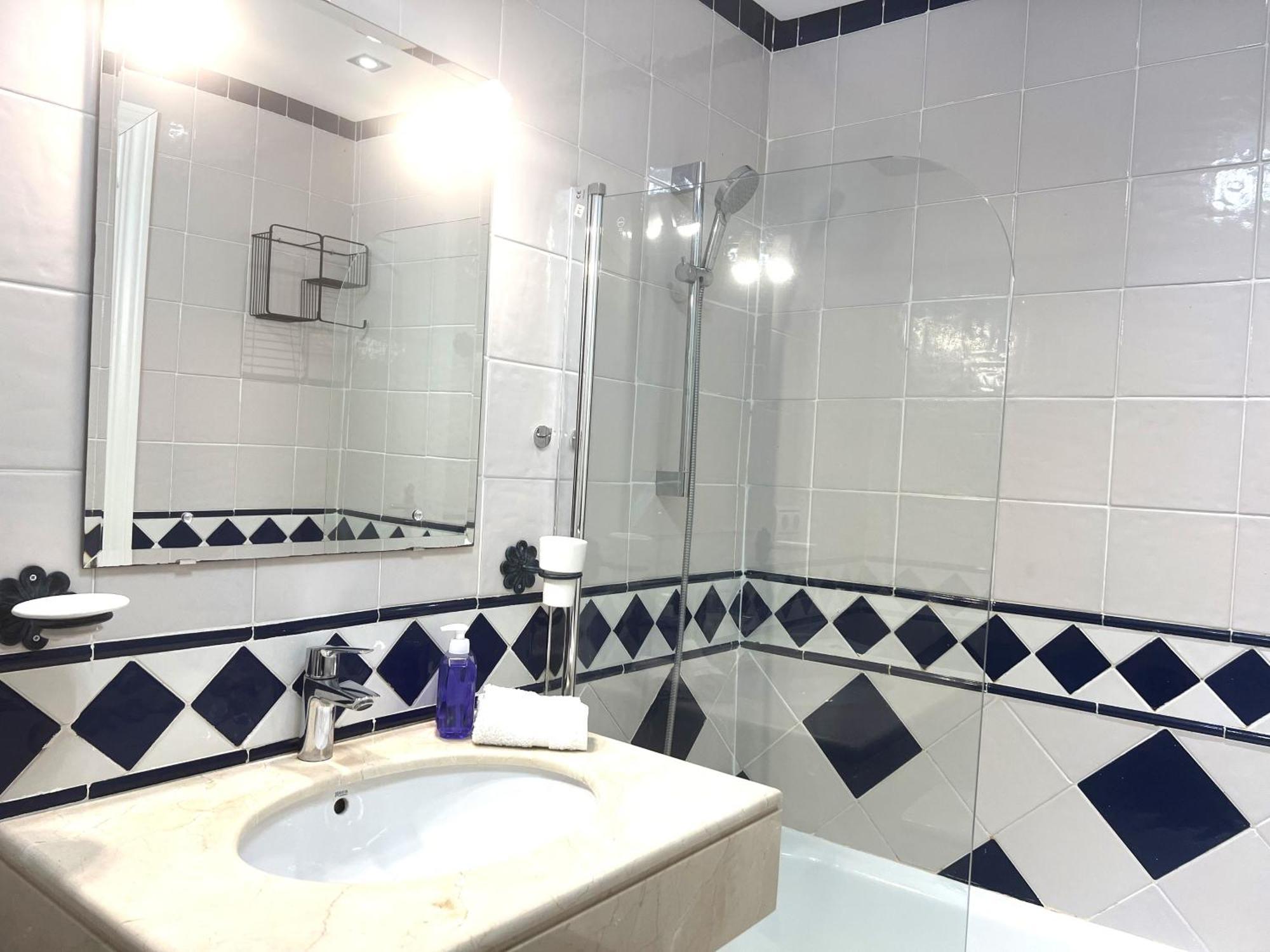 Stylish Townhouse In Beachfront Complex Marbella Buitenkant foto