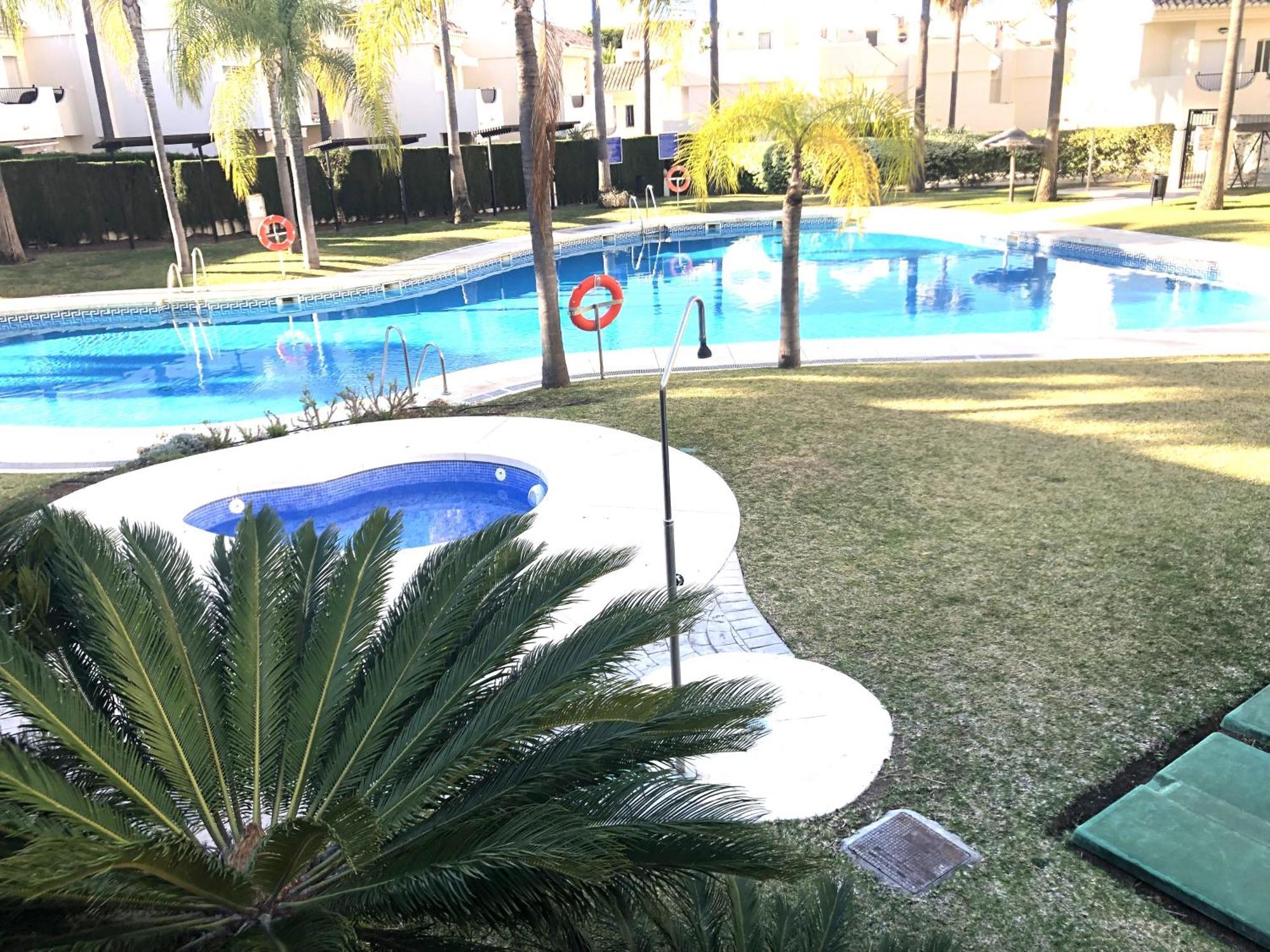 Stylish Townhouse In Beachfront Complex Marbella Buitenkant foto