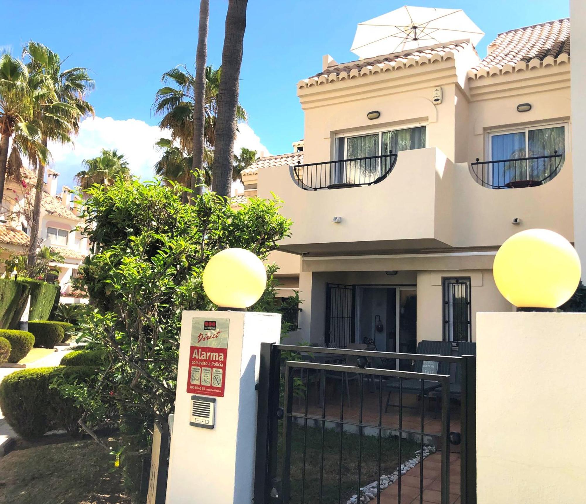 Stylish Townhouse In Beachfront Complex Marbella Buitenkant foto